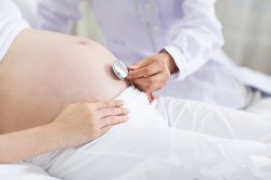 <b>孕妈妈做完羊水穿刺需要休息吗</b>